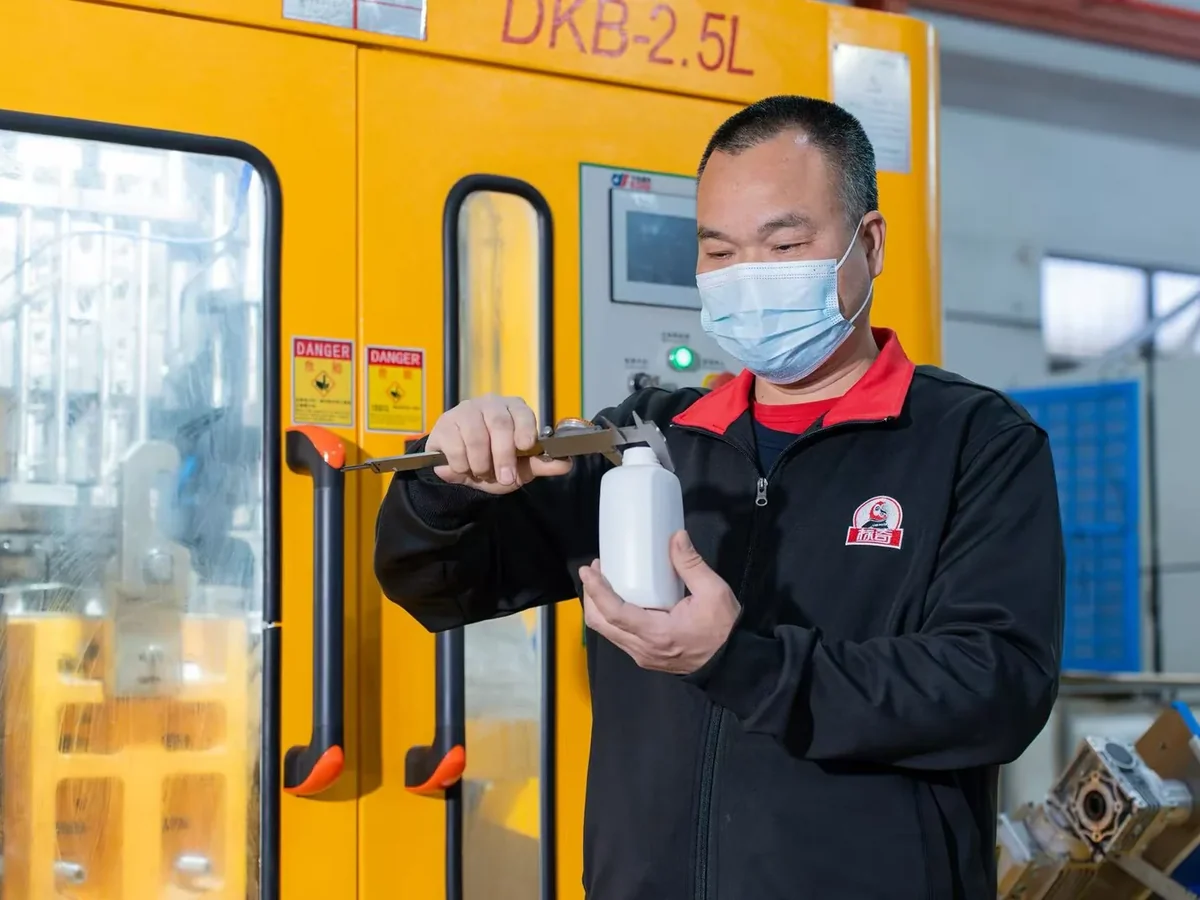 OEM cleaning product blending workshop process