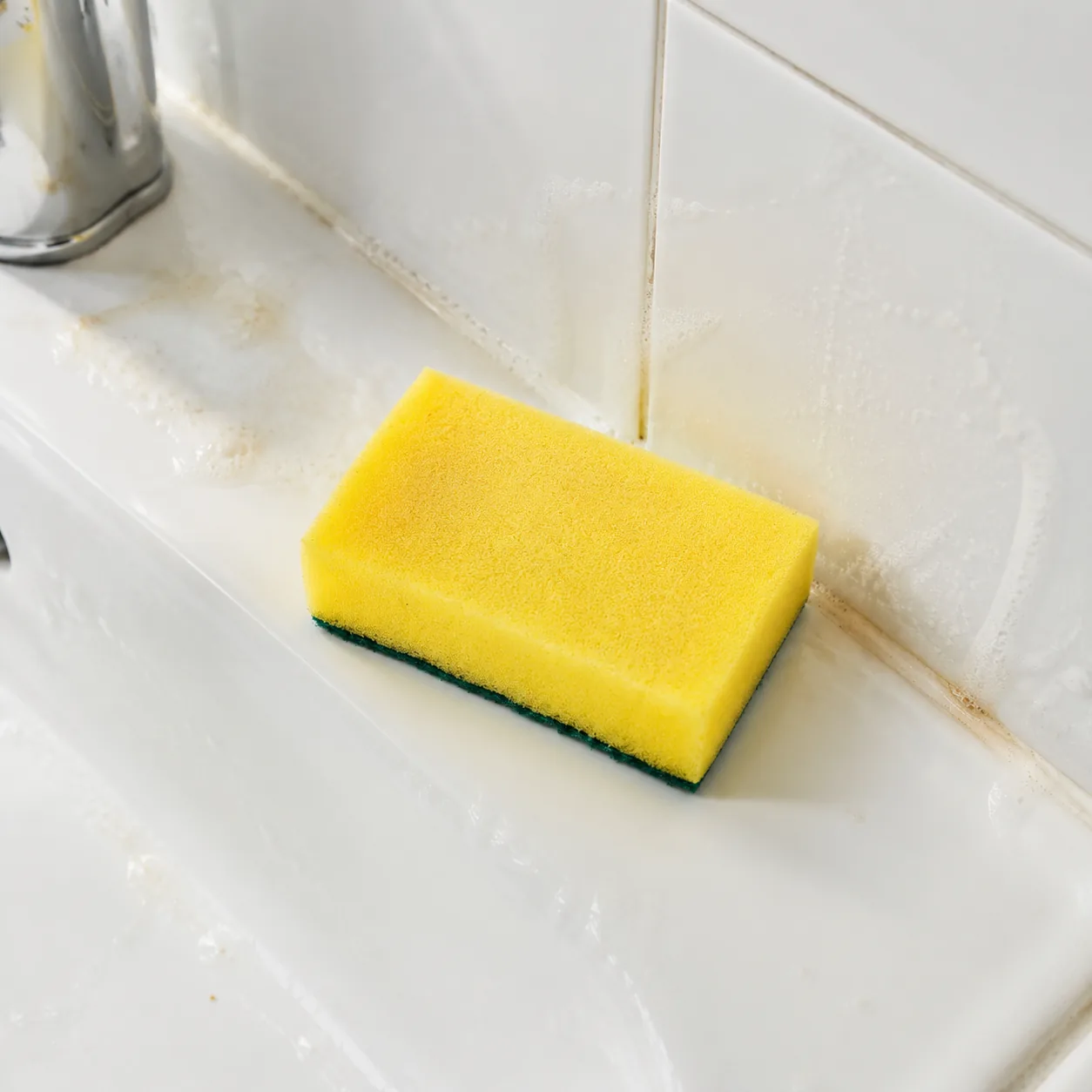 Smiley Dishwashing Sponge Foamy Plate Cleaning | BIKI Home Care